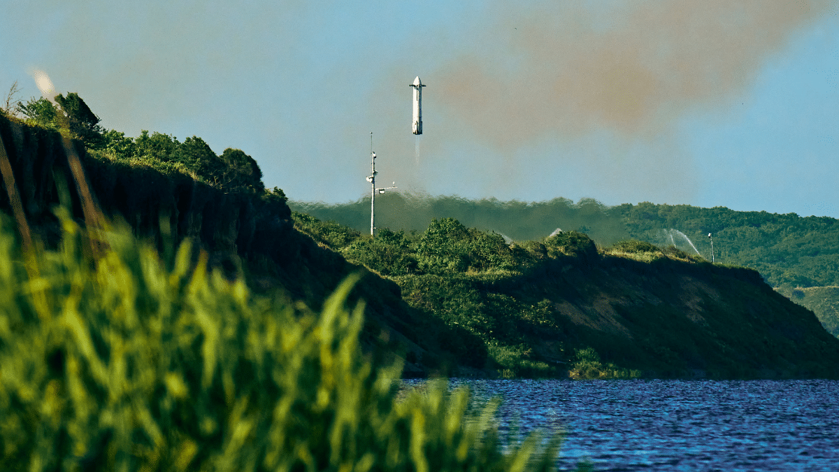 Japanese Reusable Rockets Footage shows Honda’s 20.6ft reusable rocket successfully launch and ...
