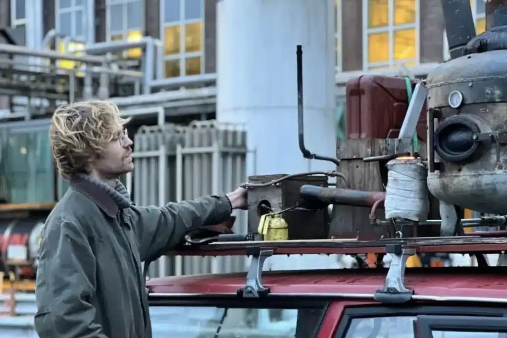 Dutch designer managed to make scrapyard Volvo run on plastic