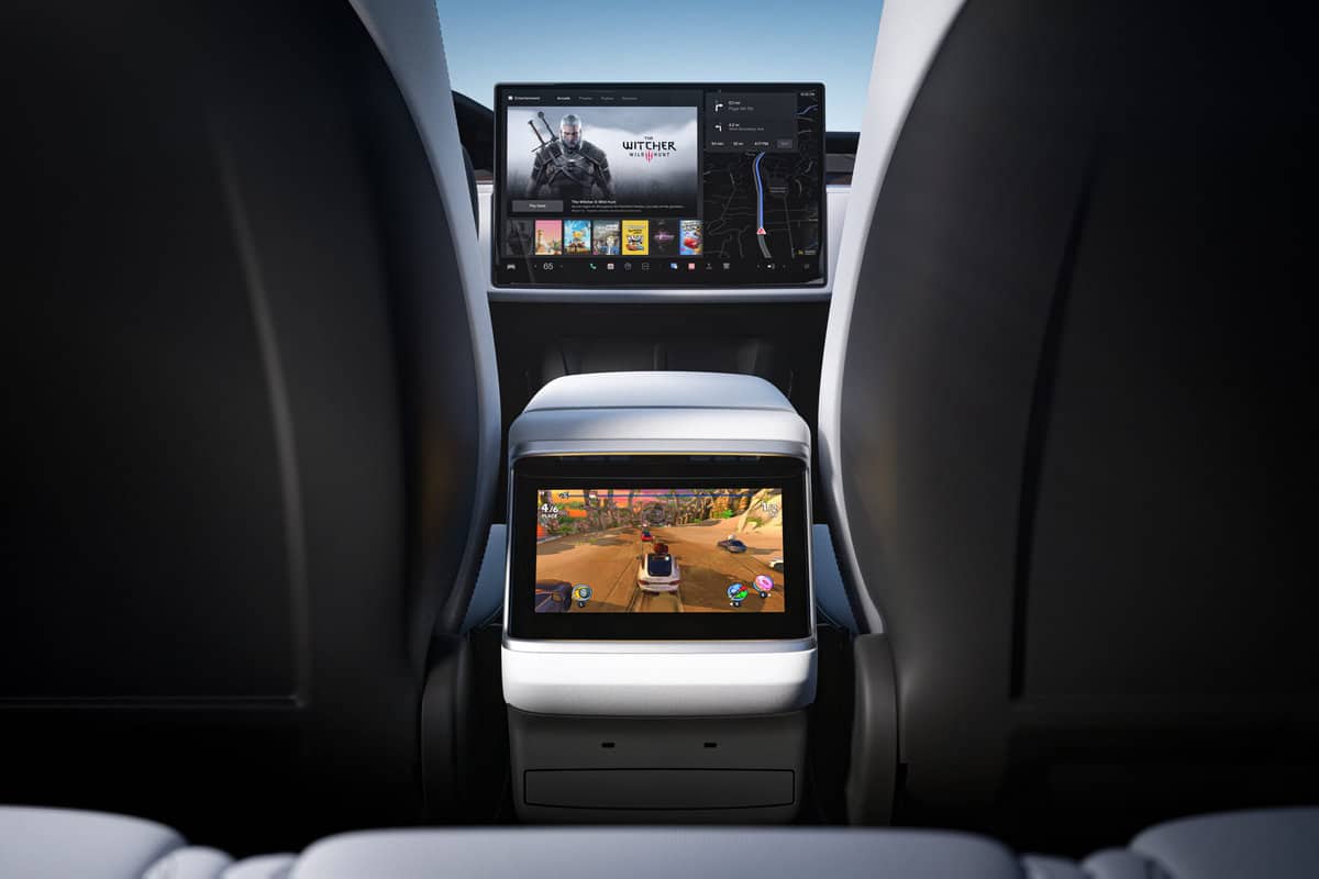 Screens in the Tesla Model X
