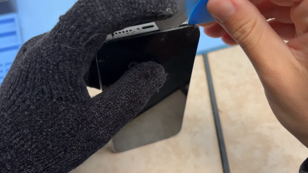 Canada man buys $100 broken iPhone from Facebook Marketplace to see if he can flip it for an easy profit