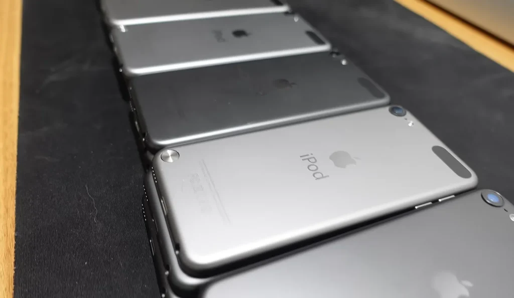 US man buys 31 untested Apple iPods and a Mac Mini for $355 to see if he can flip them for a profit