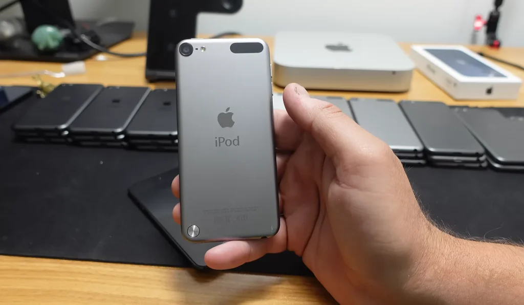 US man buys 31 untested Apple iPods and a Mac Mini for $355 to see if he can flip them for a profit