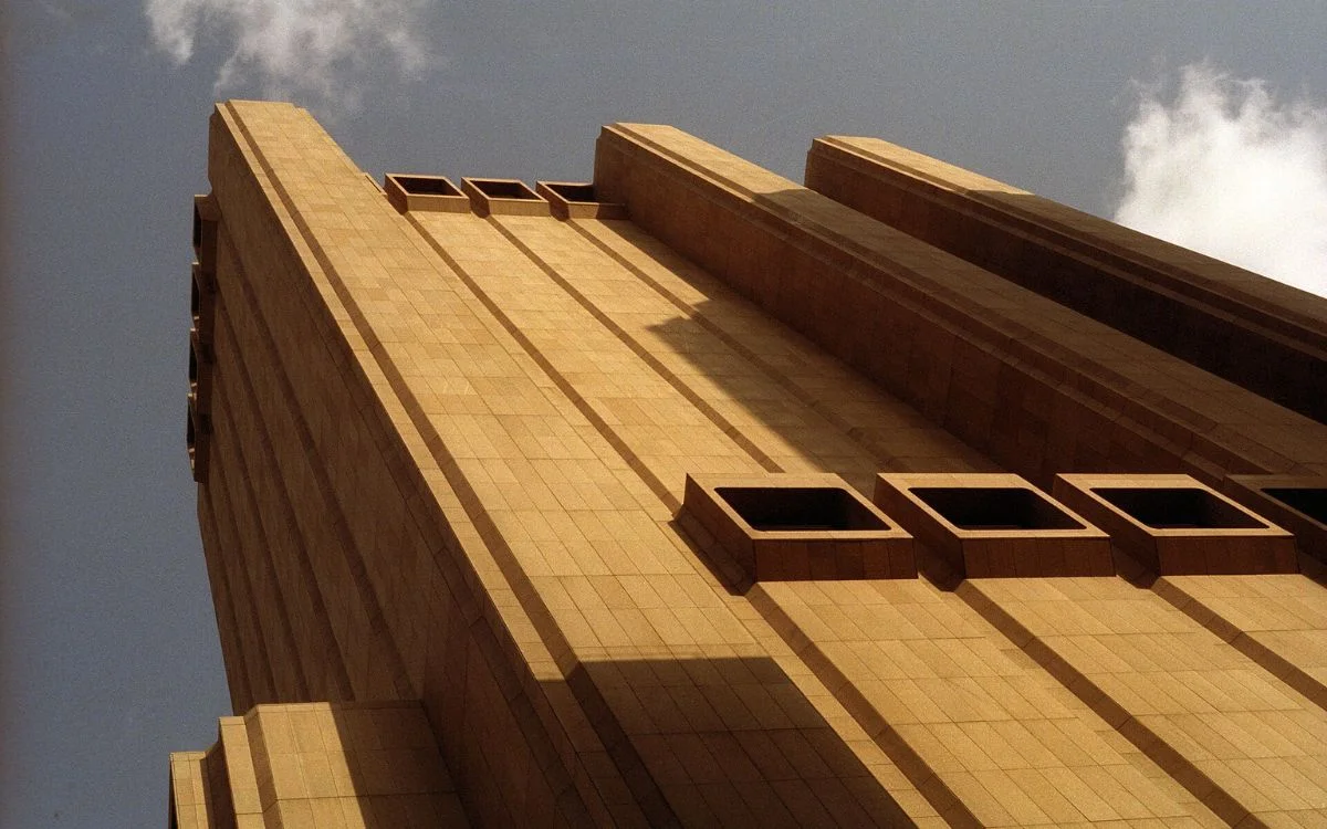 inside-the-mysterious-29-storey-windowless-building-nyc