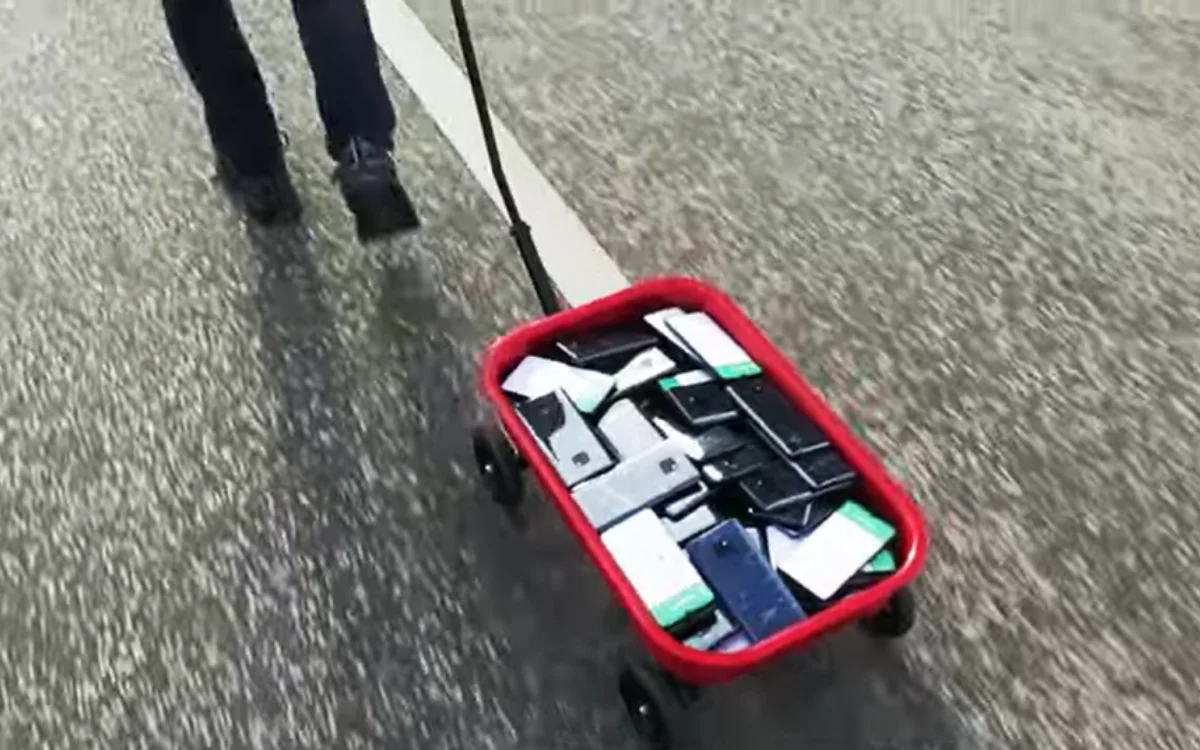 Man uses 99 phones to trick Google Maps into thinking there's a traffic jam to prove a big point