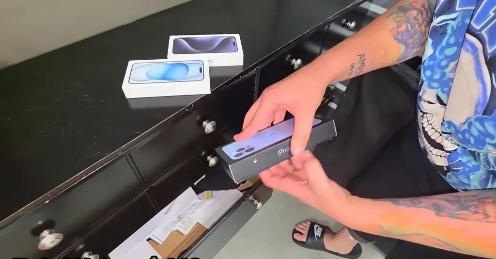 US man pays just $250 for abandoned storage unit that's packed full of Apple products