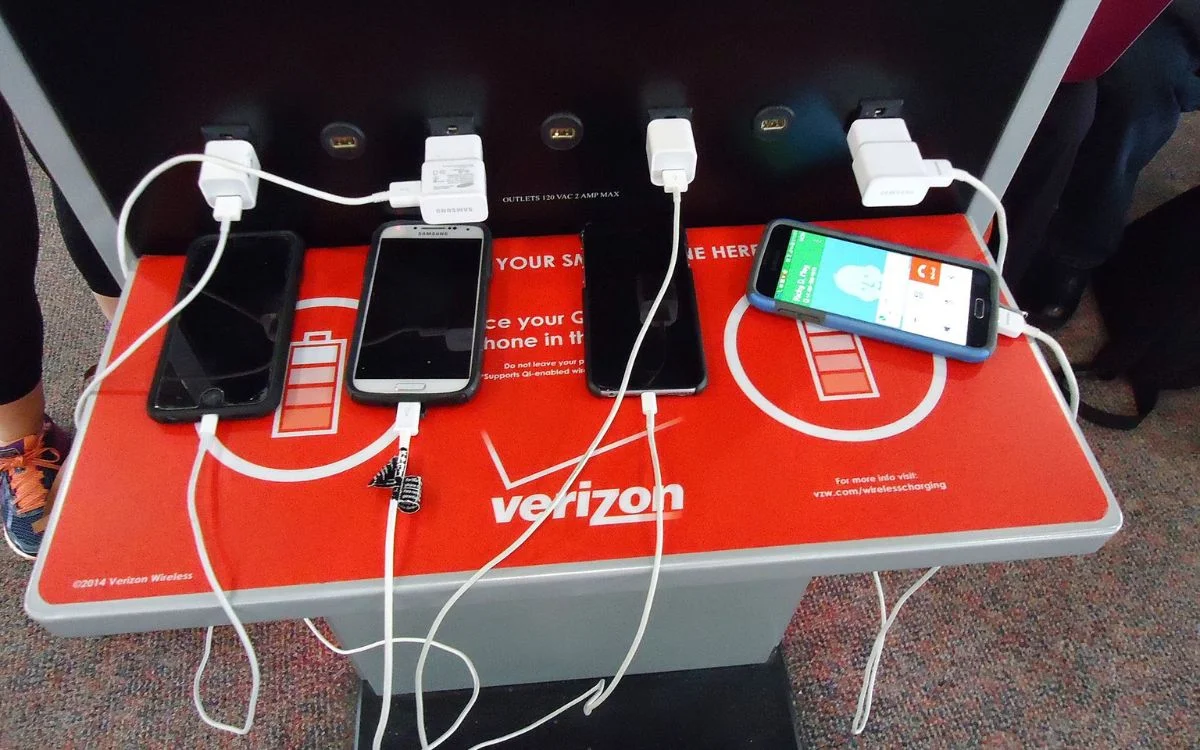 the-airport-charging-station-habit-that-the-fbi-hates