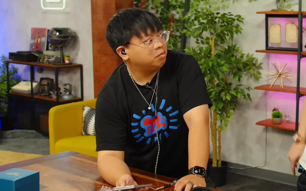 Cyber-savvy YouTuber Austin Evans bought eight 'illegal' tech gadgets from AliExpress, but what turns up is a wild depiction of the aftermarket site
