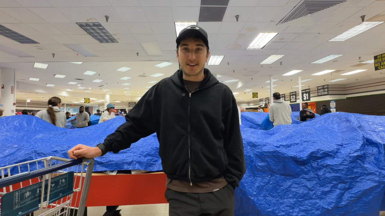 he-went-to-worlds-largest-amazon-returns-store