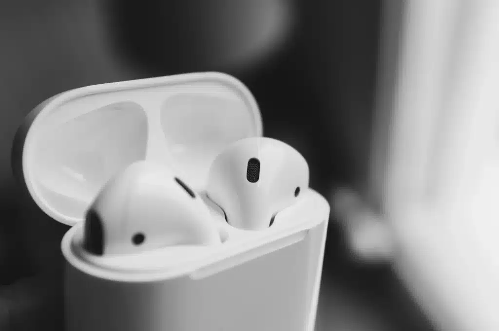 Apple AirPods iPhone X vintage