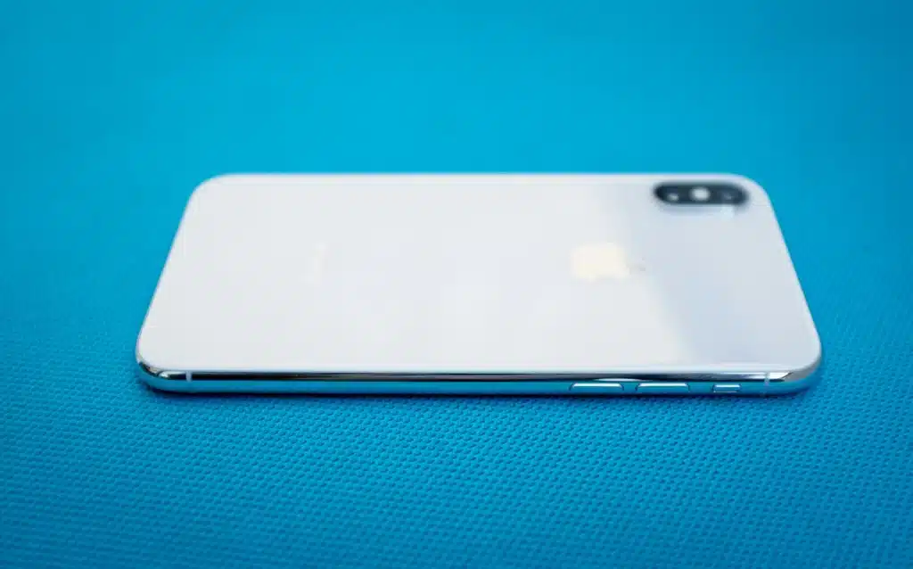 Apple AirPods iPhone X vintage