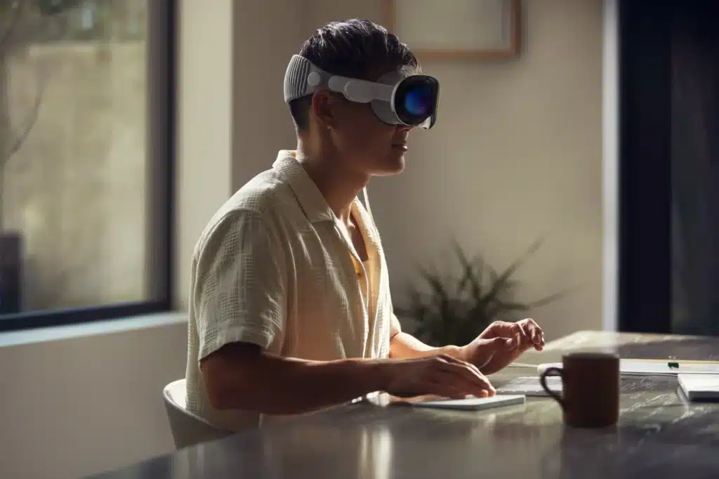 POV video shows how the Apple Vision glasses work in public