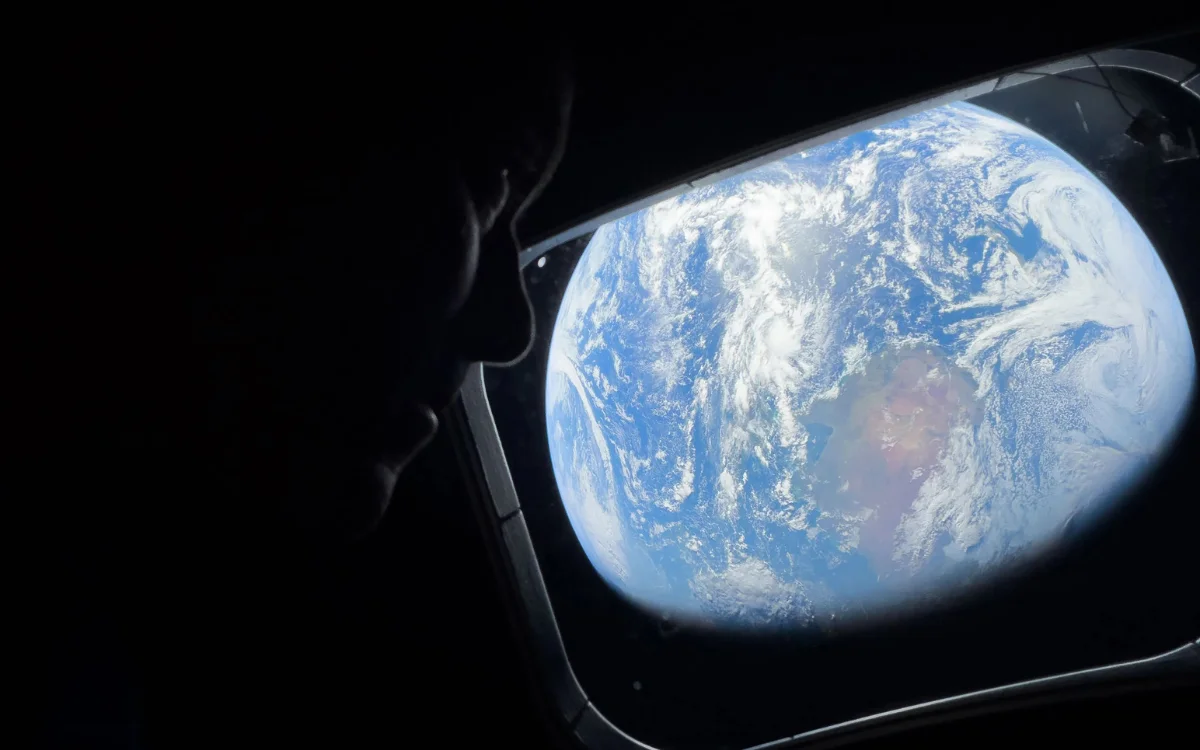 artemis-ii-astronauts-further-from-earth-nasa-record