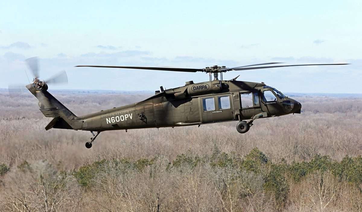 black-hawk-helicopter-flies-first-time-without-pilot