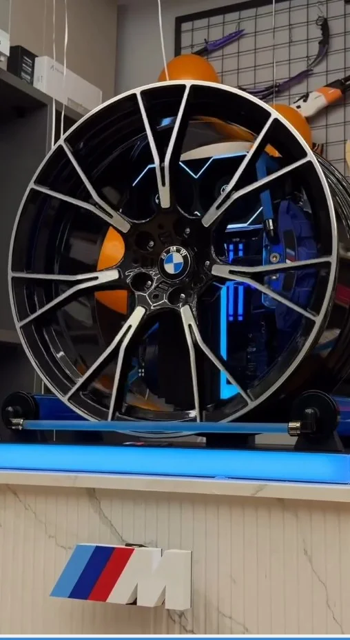 Someone turned a BMW M5 F90 Competition wheel into a fully working gaming computer and the PC looks absolutely elite