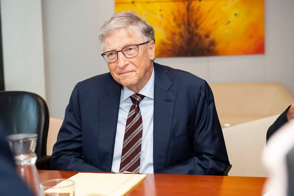 Bill Gates is building an artificial sun in Tennessee and it hits 180,000,032 Fahrenheit