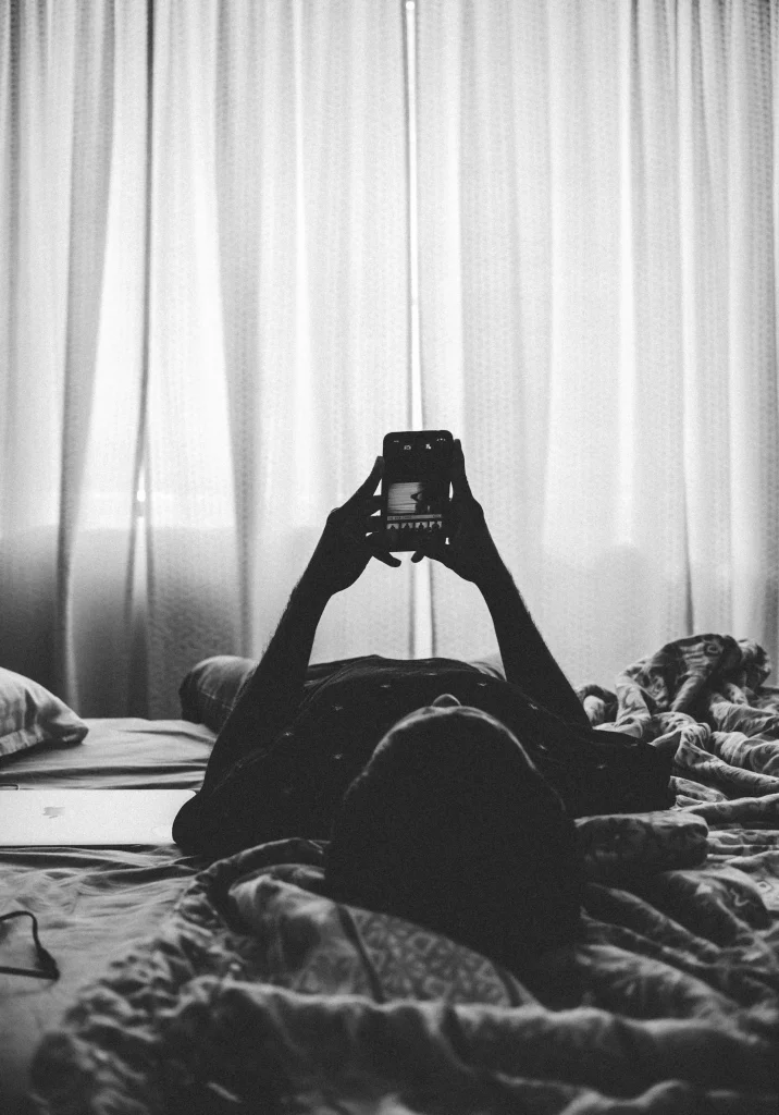 Expert reveals truth about whether the light from your phone affects your sleep and it's eye-opening