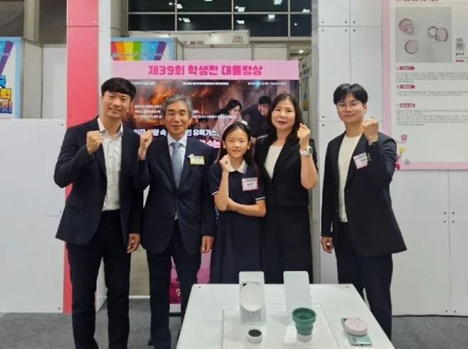 12-year-old student invents emergency breathing filter using an everyday phone grip to help people escape smoke