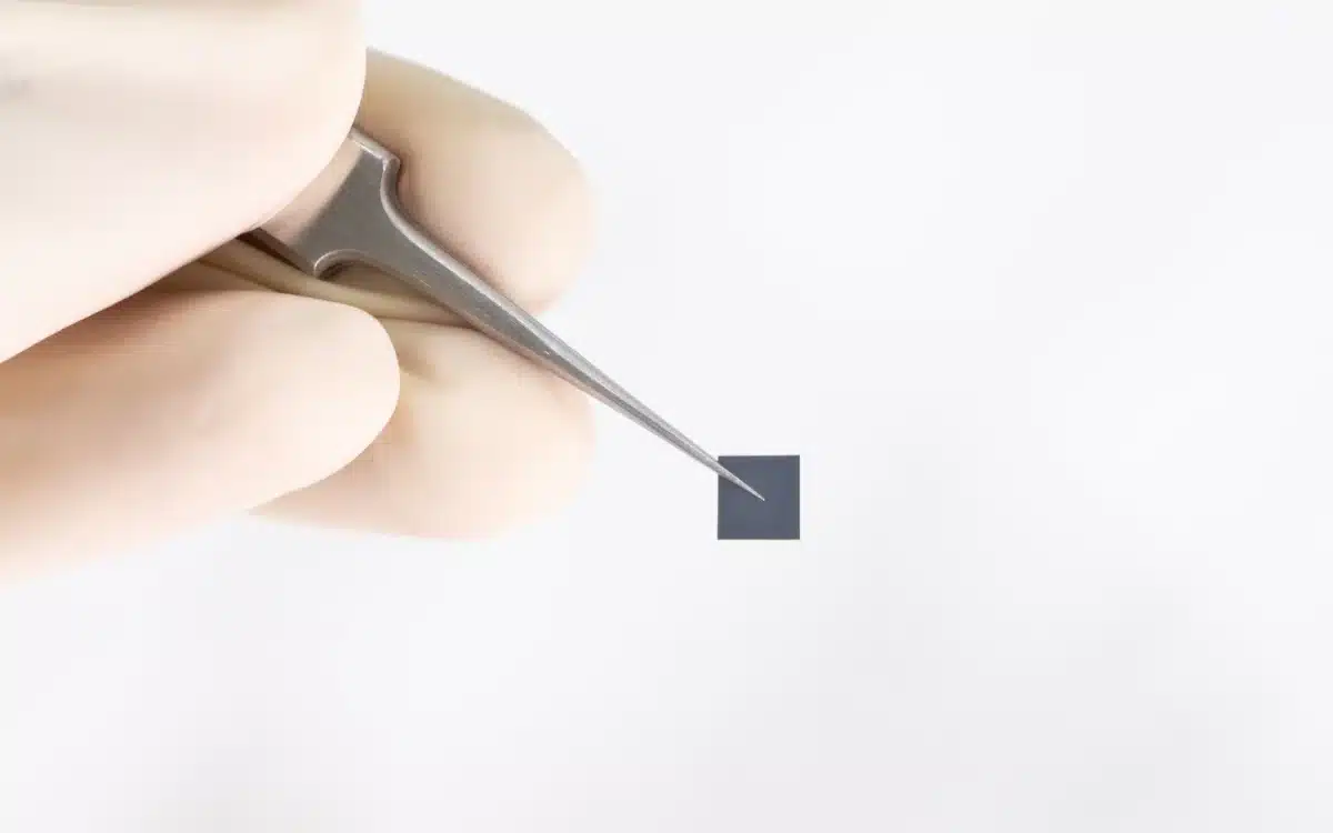 Revolutionary battery tech could allow iPhones to last 100 hours on a single charge 