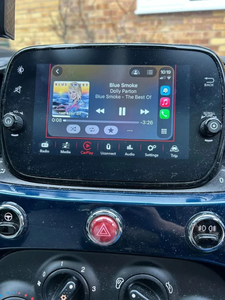 This is what it's like using Apple CarPlay without any cell service