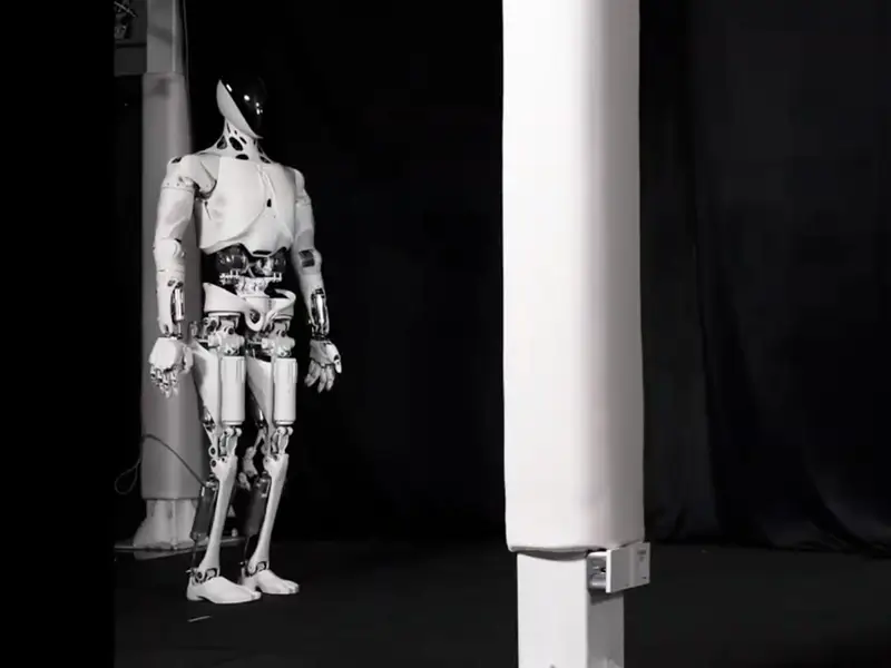 Chinese flying car manufacturer XPeng has developed a humanoid robot to rival Tesla Optimus