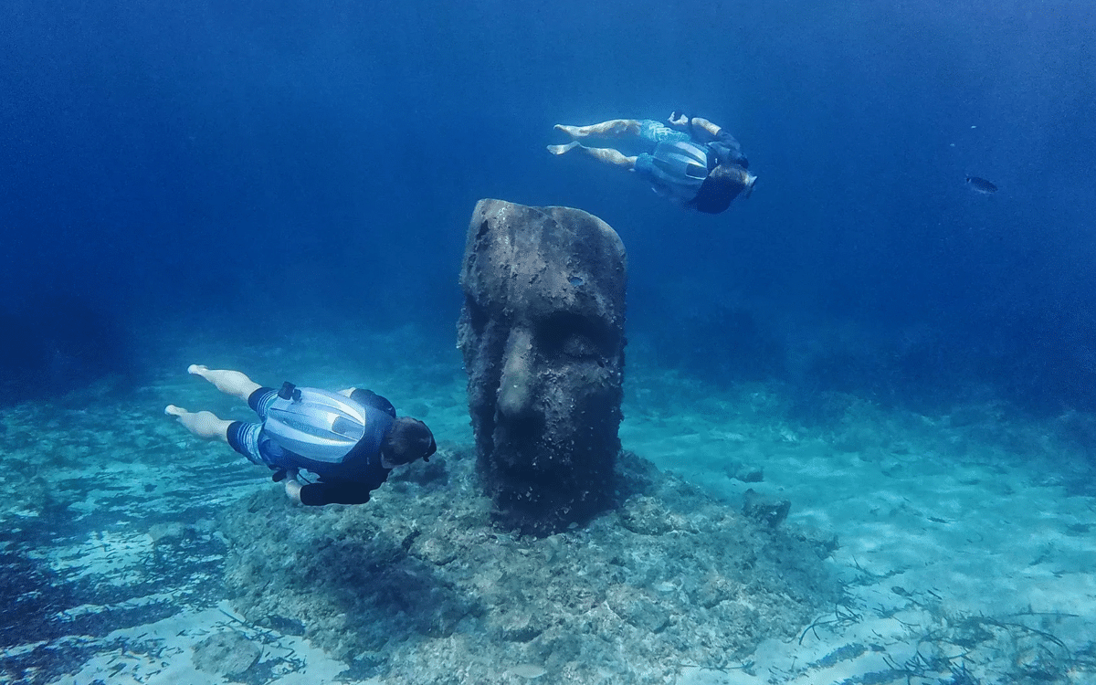 the-worlds-first-underwater-jetpack-was-designed-with-f1-cars-in-mind