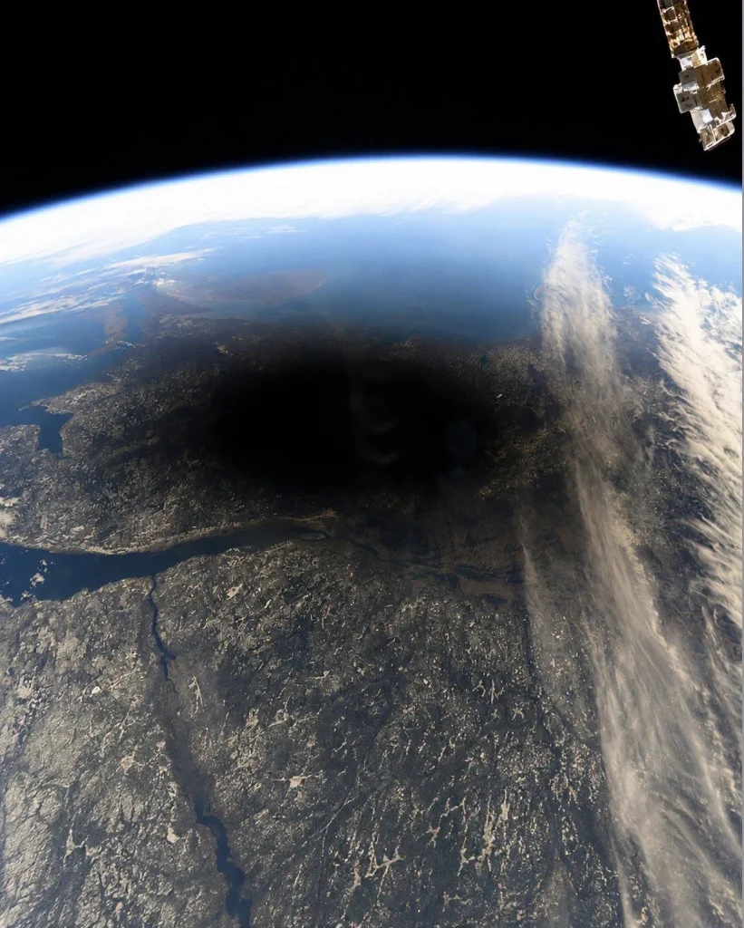 NASA shares incredible pictures of what the total solar eclipse looked like from space