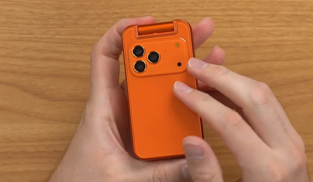 Man buys a $32 'iPhone Duo' and it goes about as well as you'd expect