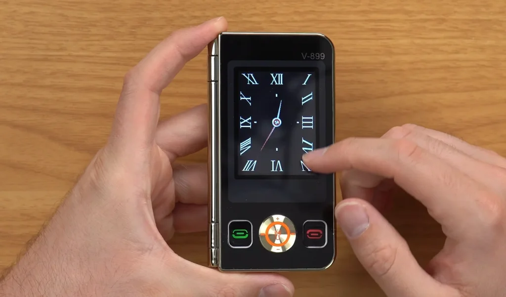 Man buys a $32 'iPhone Duo' and it goes about as well as you'd expect