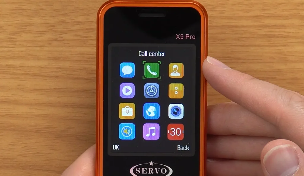 Man buys a $32 'iPhone Duo' and it goes about as well as you'd expect