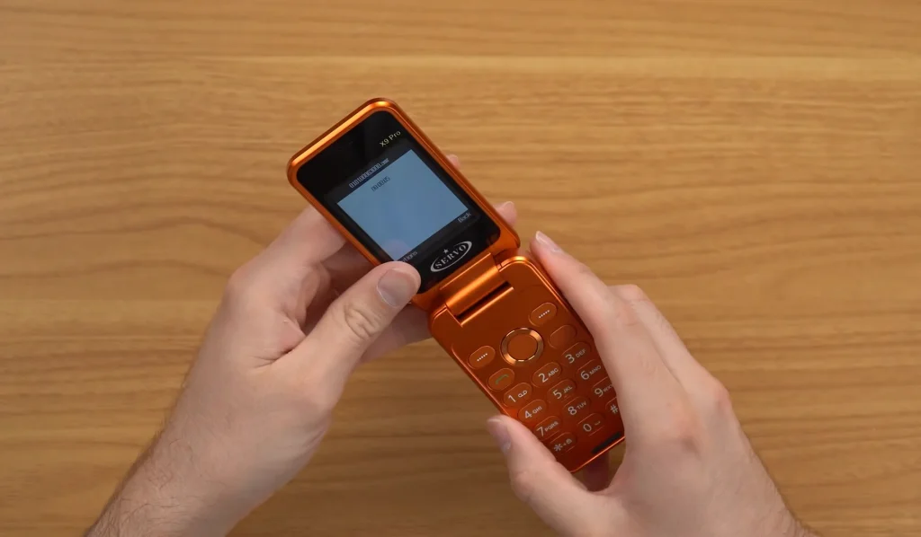 Man buys a $32 'iPhone Duo' and it goes about as well as you'd expect