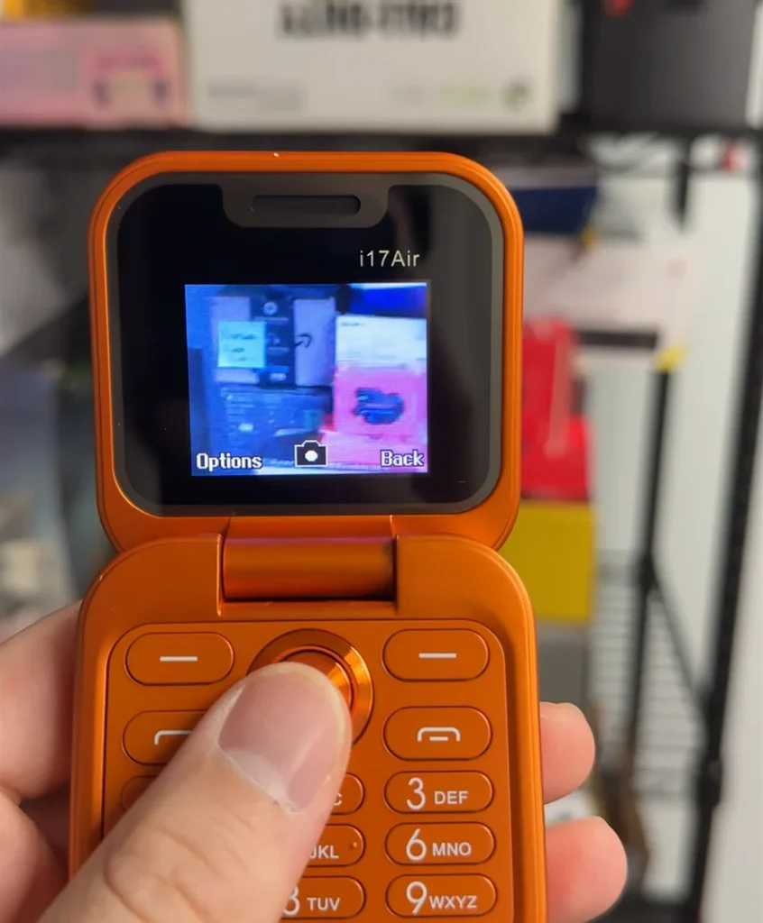 Man buys a $32 'iPhone Duo' and it goes about as well as you'd expect