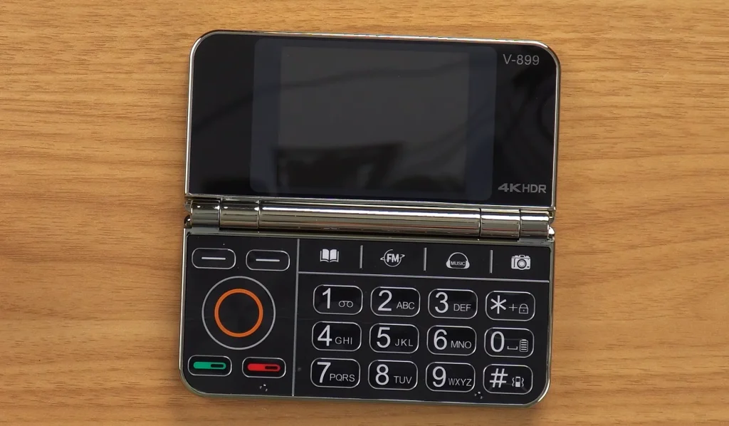 Man buys a $32 'iPhone Duo' and it goes about as well as you'd expect