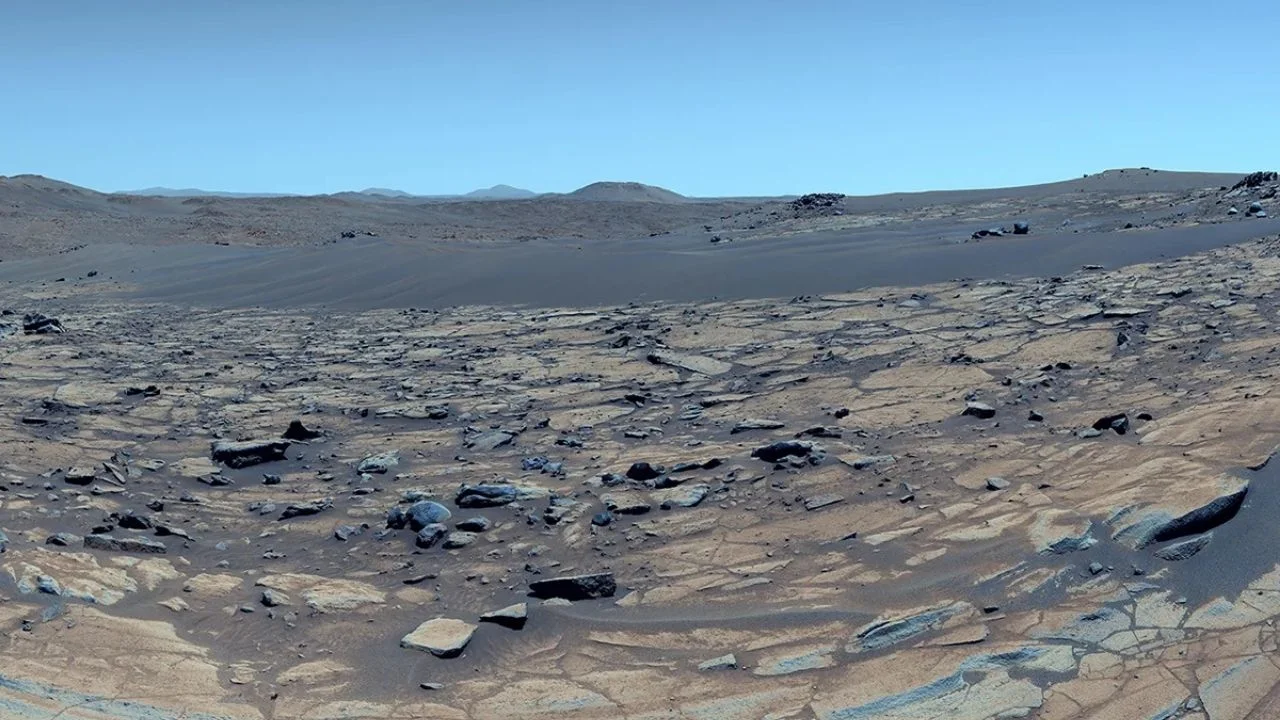 NASA releases the clearest ever video of Mars' surface and it's wild to see the detail