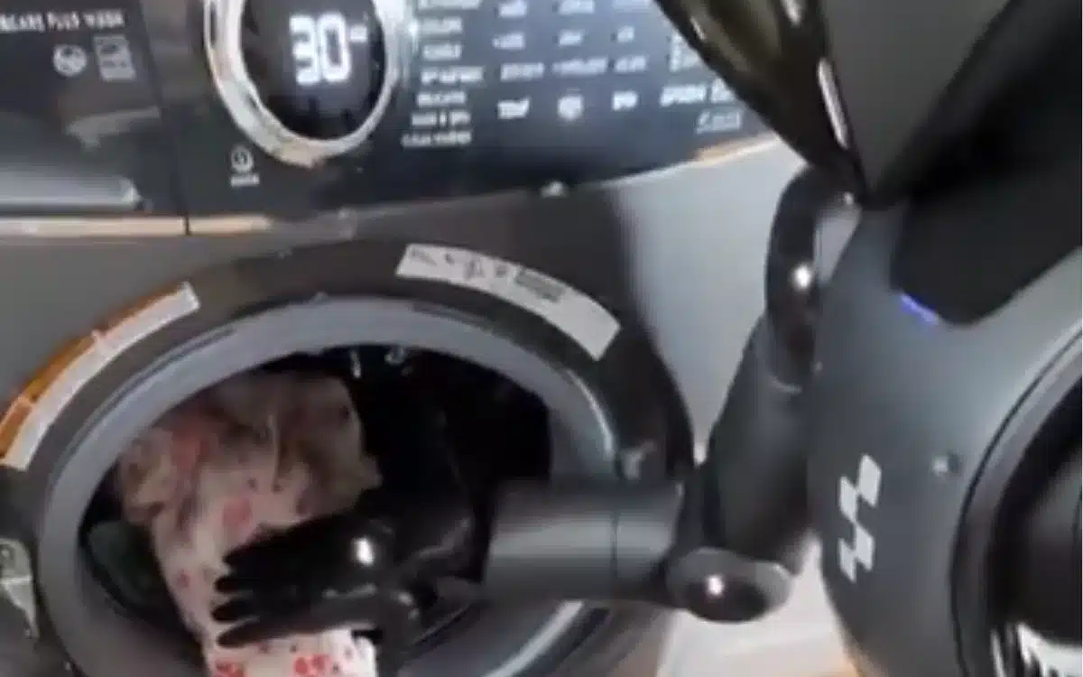 US humanoid robot leaves people shocked with how well it does the laundry