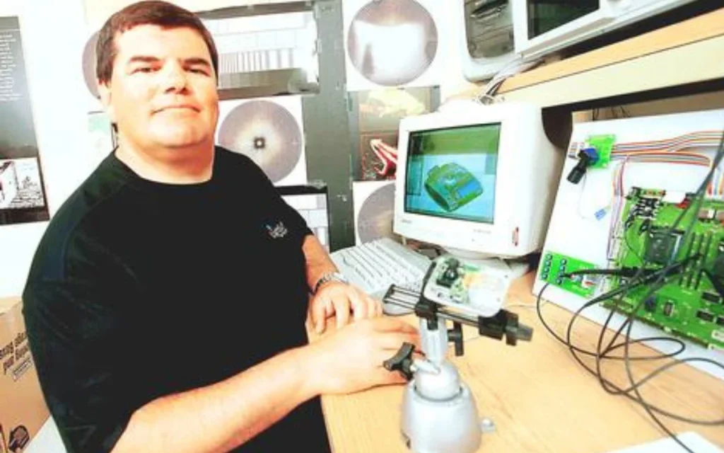 A dad invented the camera phone 28 years ago using a soldering iron during his daughters birth