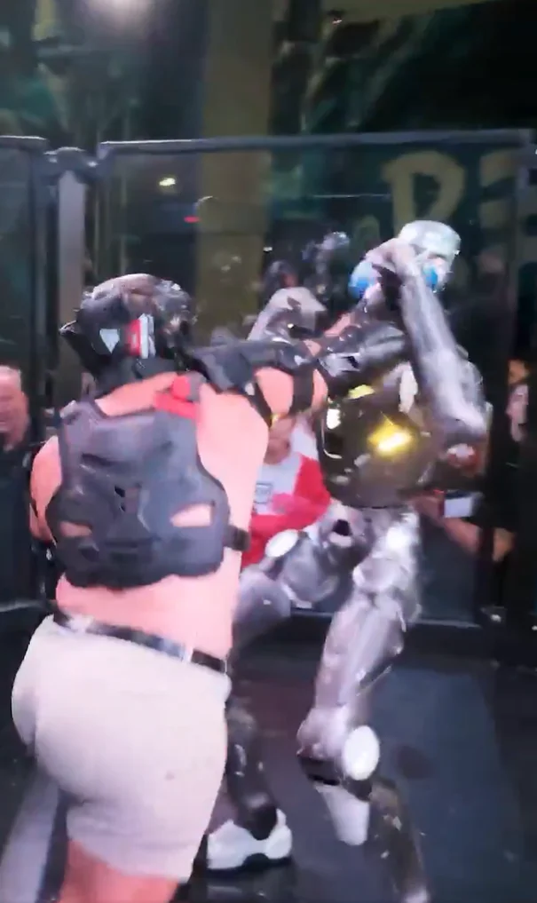World's first human vs robot MMA fight has happened in San Francisco and the footage is wild