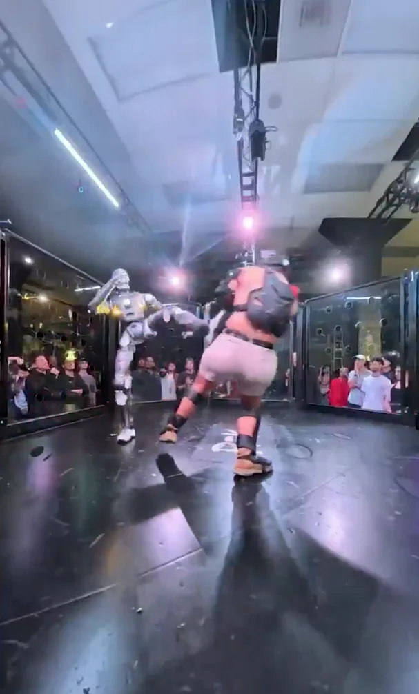 World's first human vs robot MMA fight has happened in San Francisco and the footage is wild