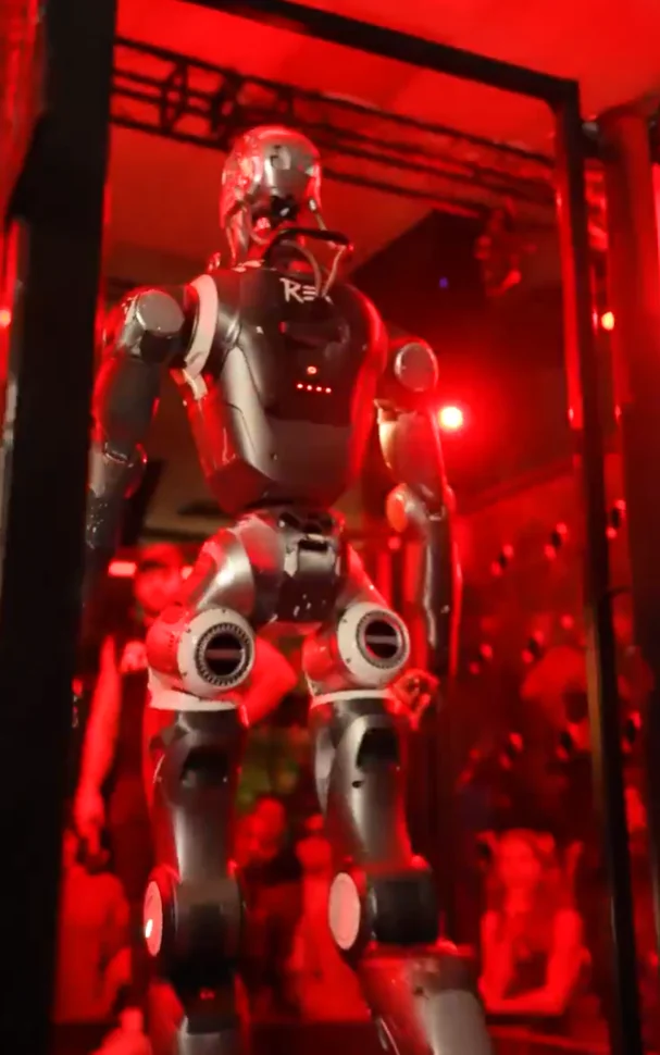 World's first human vs robot MMA fight has happened in San Francisco and the footage is wild