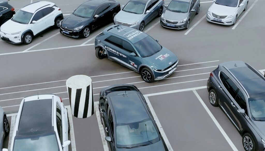 Hyundai Mobis pivot turn