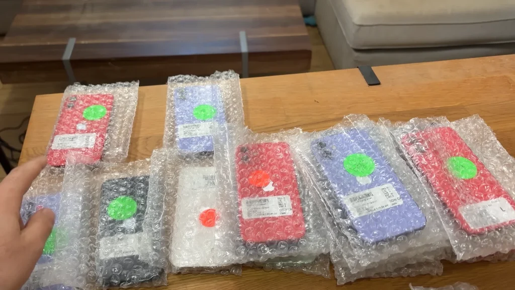 Canada man pays $3,143 for box of Apple returns to try and flip them for a profit