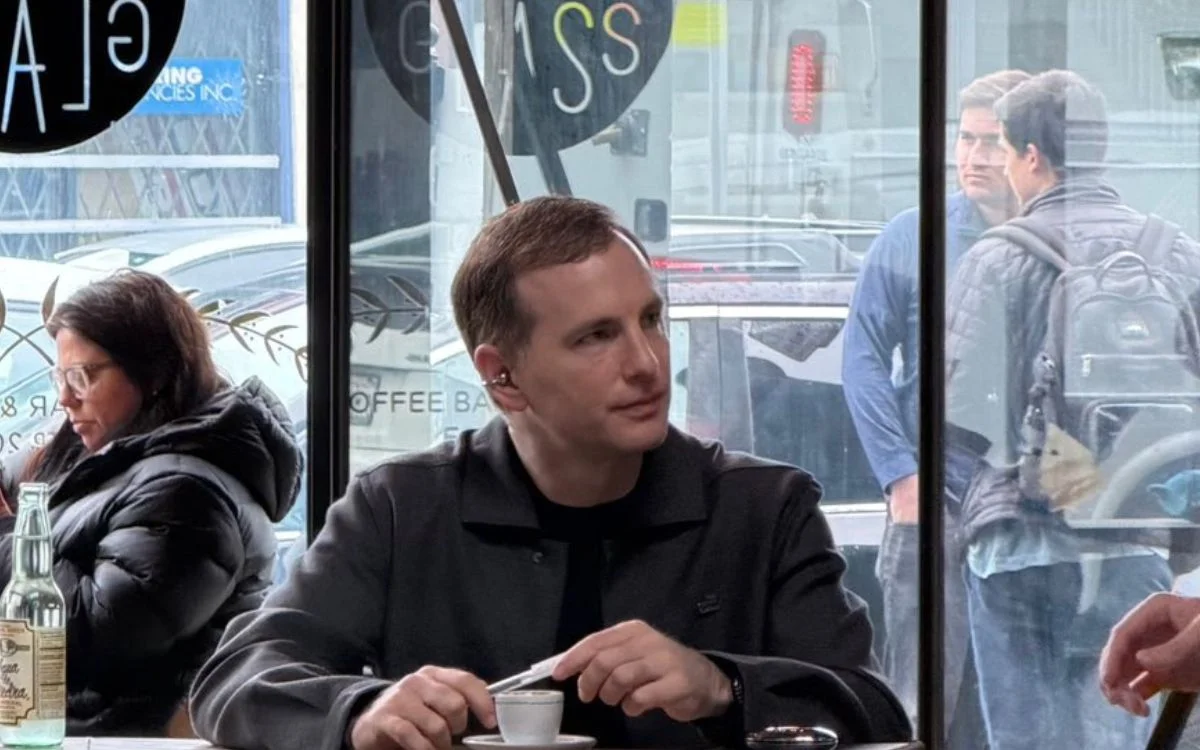 joe-gebbia-testing-new-tech-coffee-shop-video