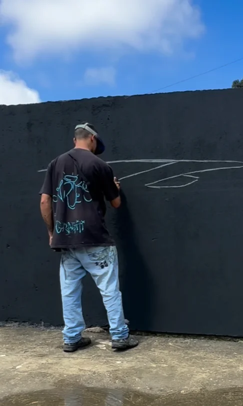 Man uses Meta Quest VR headset to help spray paint a mural and it works in the most incredible way