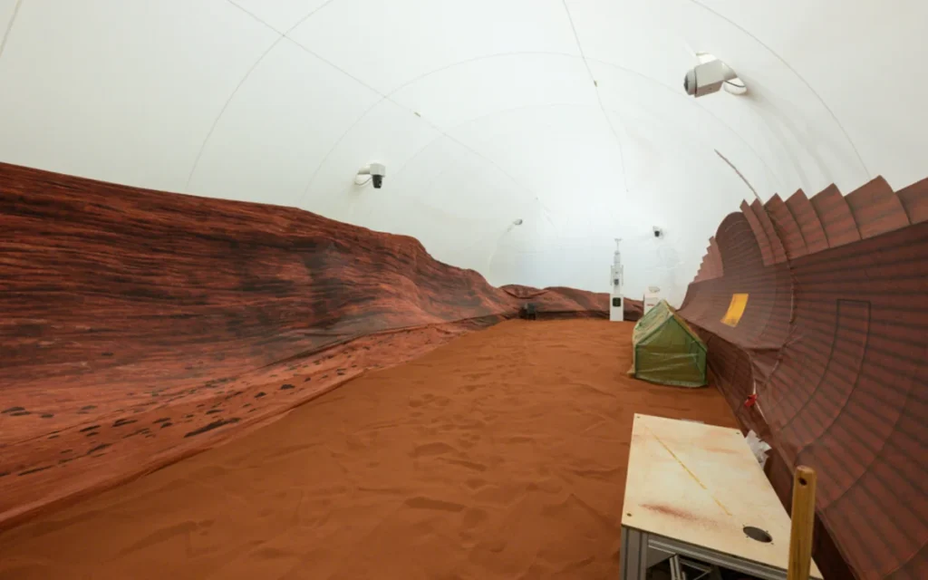 To prepare for survival on Mars, NASA has brought together an Air Force Major and three astronauts to face a year-long isolation study