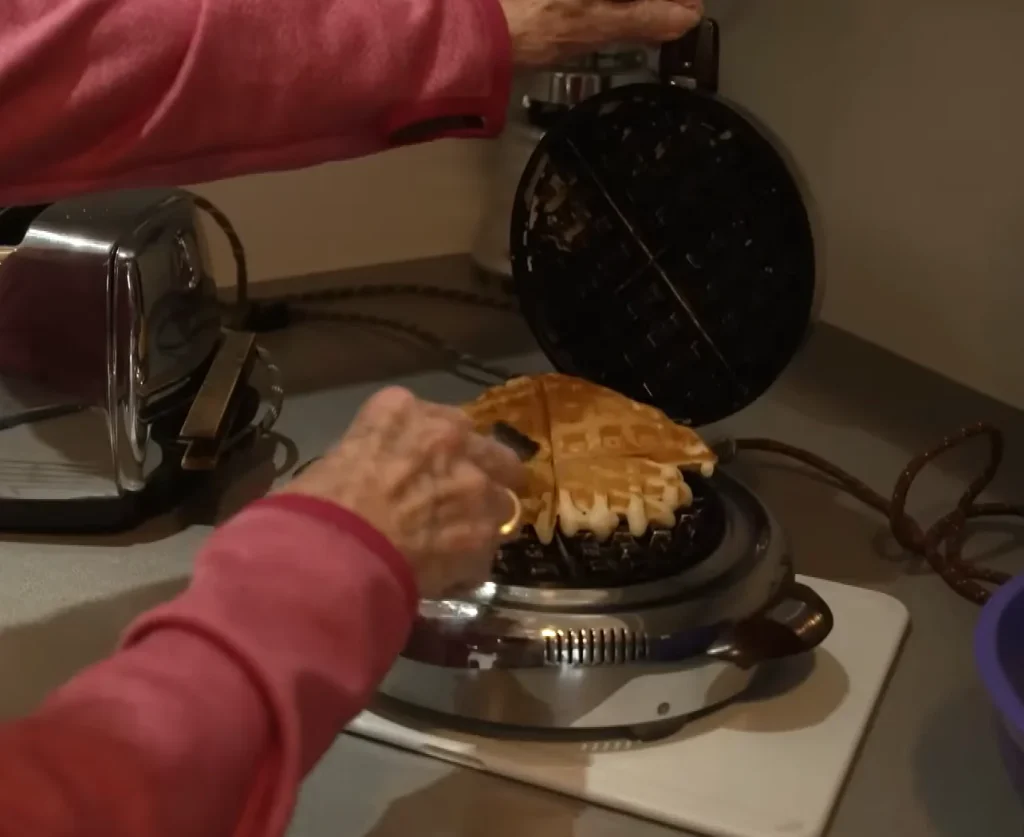US couple still use a microwave from 1946 proving that old technology can be gold