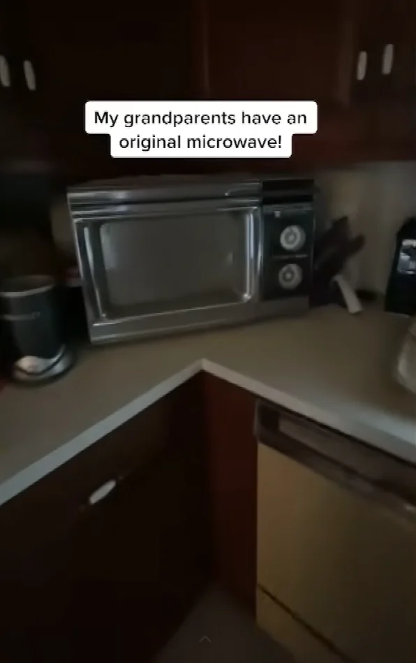 US couple still use a microwave from 1946 proving that old technology can be gold