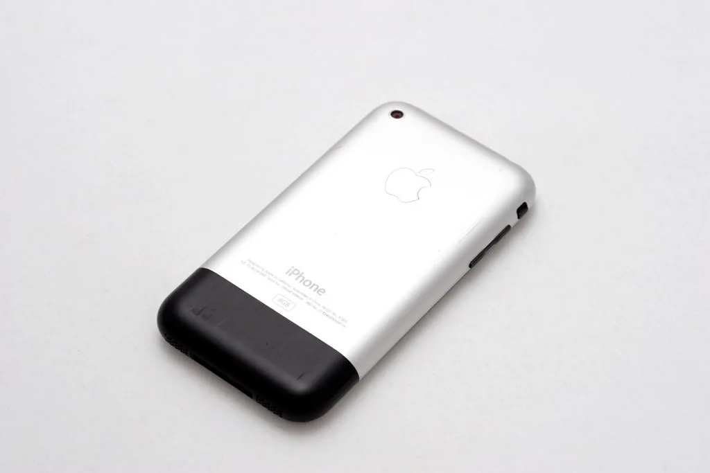 Unopened first generation iPhone from 2007 sold for 380 times its original price in wild auction