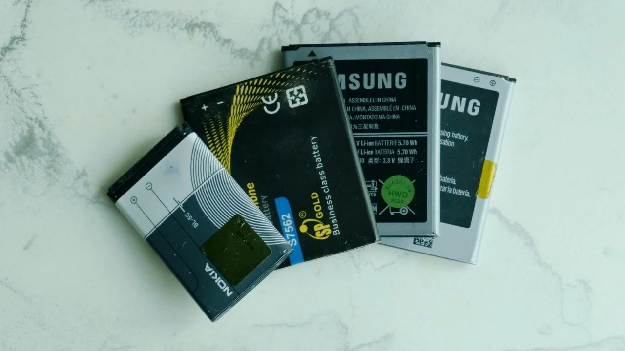 New EU law is forcing phones to have replaceable batteries that everyone can easily remove and fix which could cause seismic change
