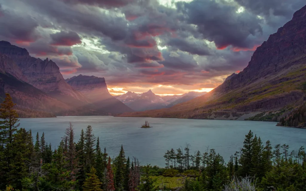 A beautiful photo capturing the Montana sunset once broke Android phones around the world as one amateur photographer accidentally uploaded a wild glitch