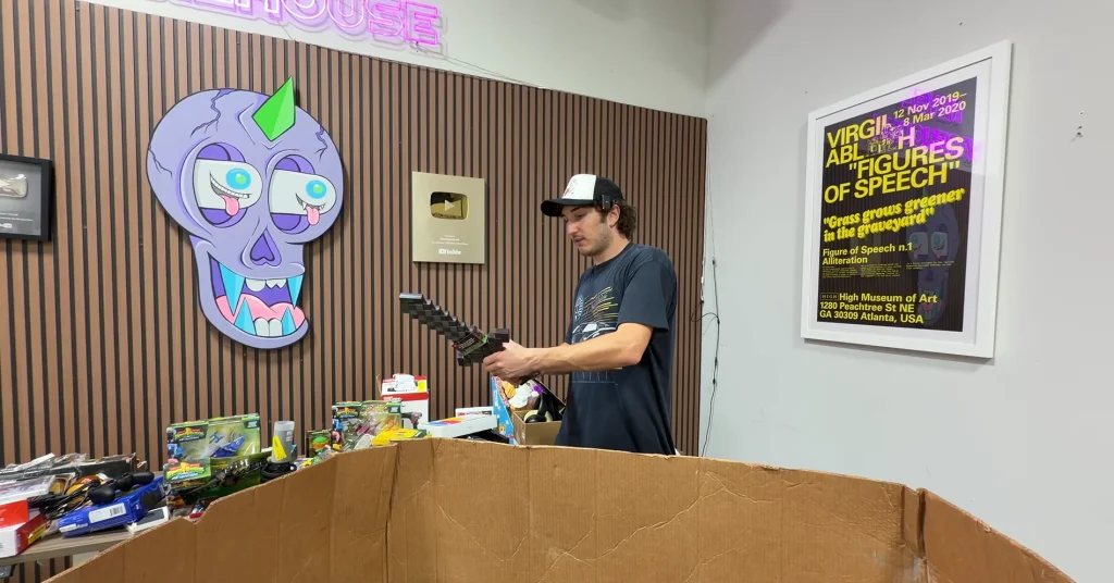 Georgia man buys Apple returns pallet for $6,700 despite it having a MSRP of $38,732 to see if he can make a profit