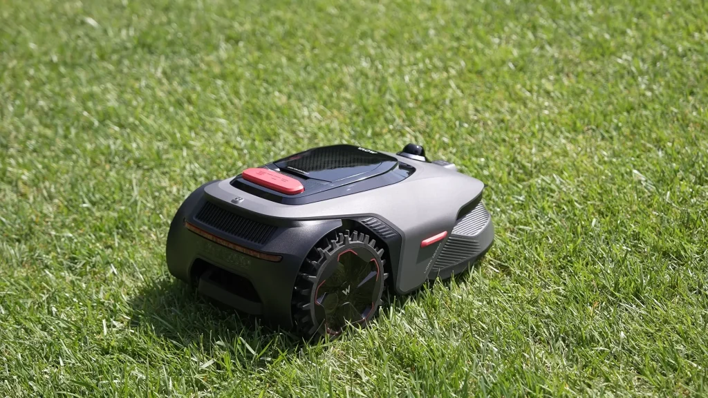 Los Angeles woman tries out robot lawnmowers to see if they're worth the investment or not